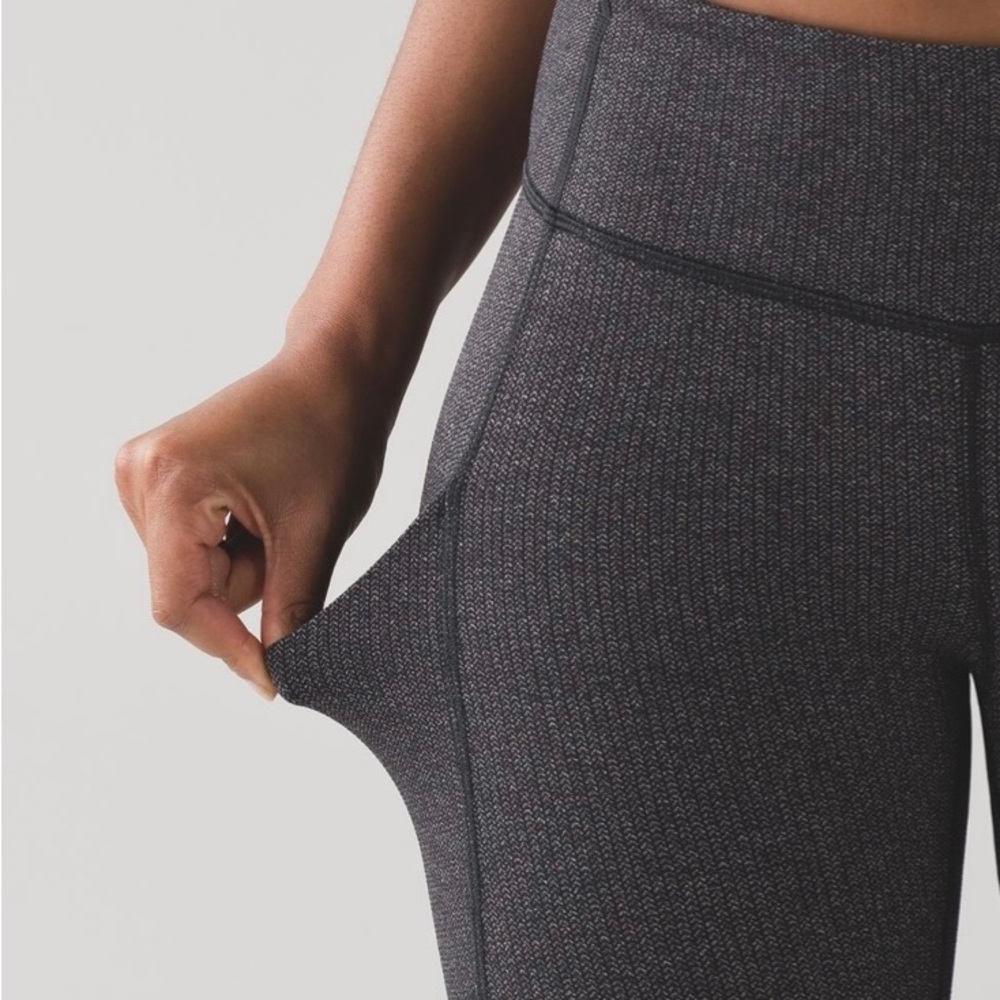 Lululemon Speed Tight V - Picture 10 of 10